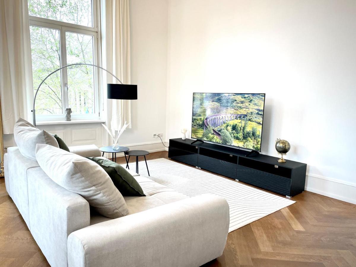 Palais Passy~Design Suite Mit Ausblick Im Zentrum Wiesbaden Exterior photo